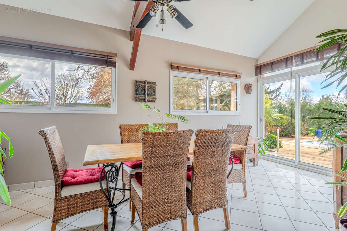 Maison à LA TOUR-DE-SALVAGNY