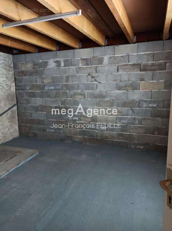 Maison à SERRES-ET-MONTGUYARD