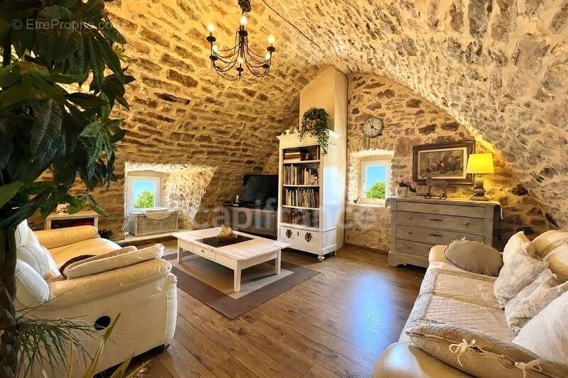 Propriété 203 m² habitables et 265 m² de dépendances - photo 17