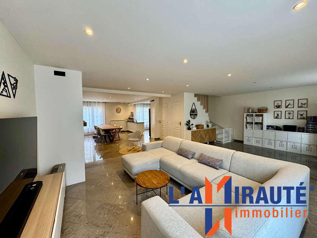 Maison à SARTROUVILLE