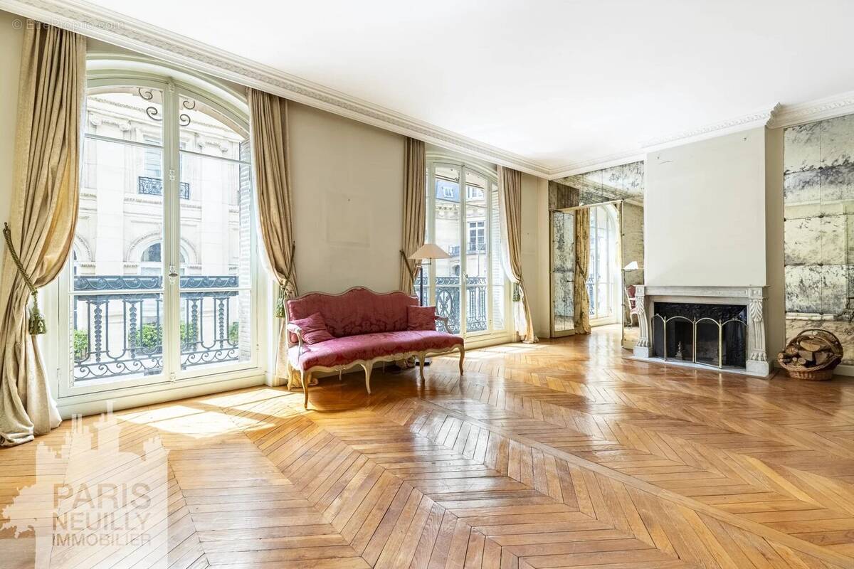 Appartement à PARIS-16E
