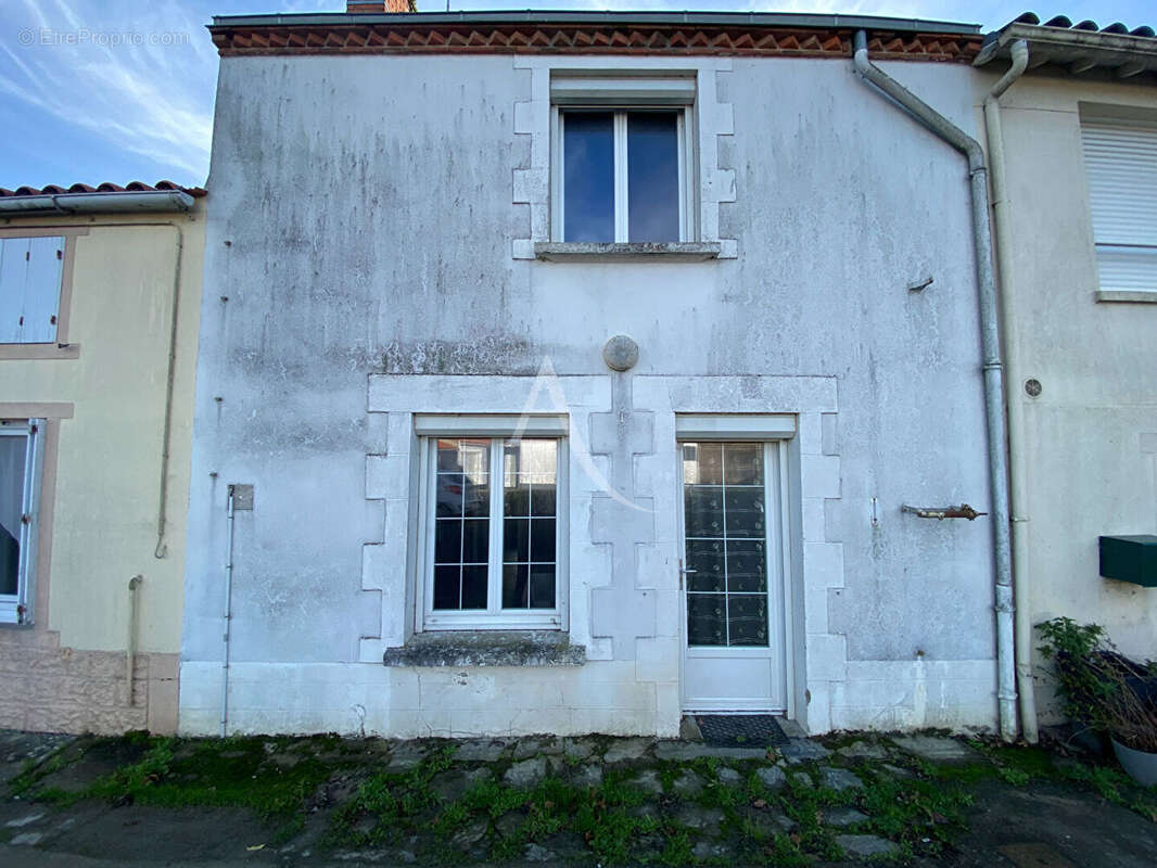 Maison à SAINT-ETIENNE-DE-MER-MORTE