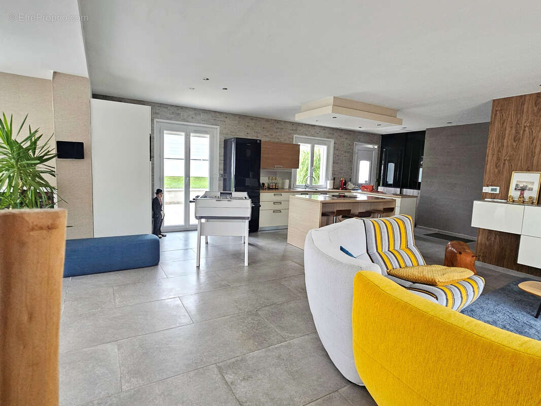 Maison à SATOLAS-ET-BONCE