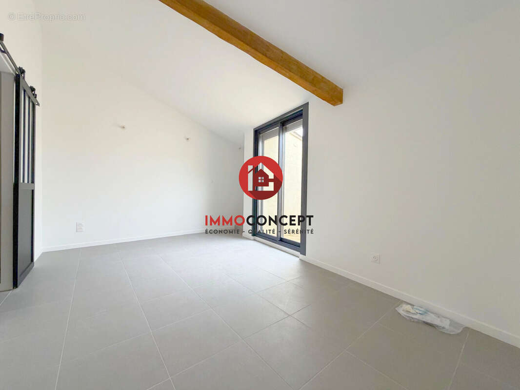 Appartement à LAUDUN-L'ARDOISE