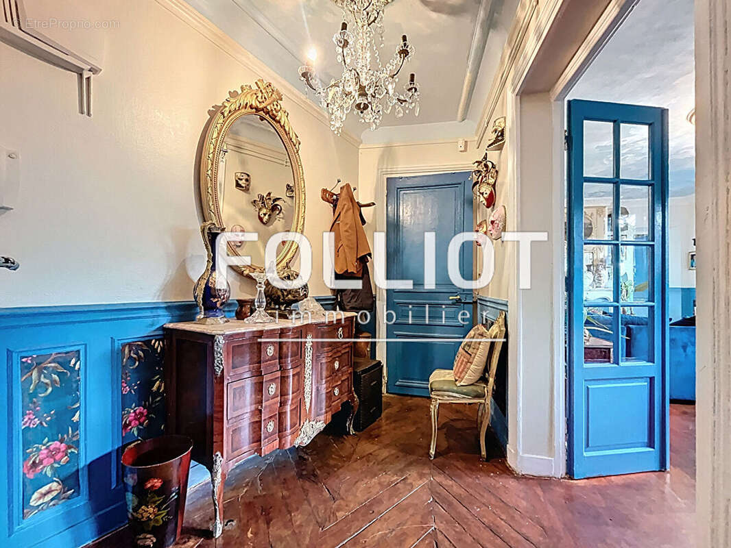 Appartement à PARIS-1E