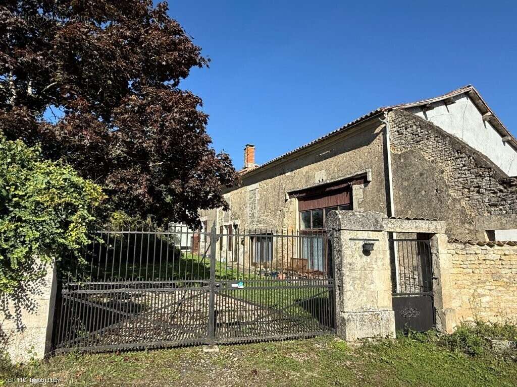 Maison de Campagne avec Piscine Intérieure entre Villefagnan et Ruffec - photo 34