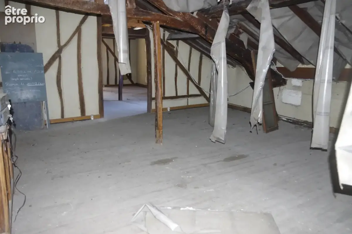 Immeuble en pierre  à vendre VIC FEZENSAC (32)  avec local commercial  et logement à aménager - photo 4