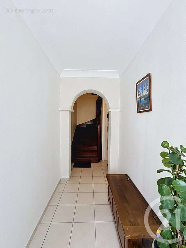 Maison 271 m² à Jegun  - photo 4