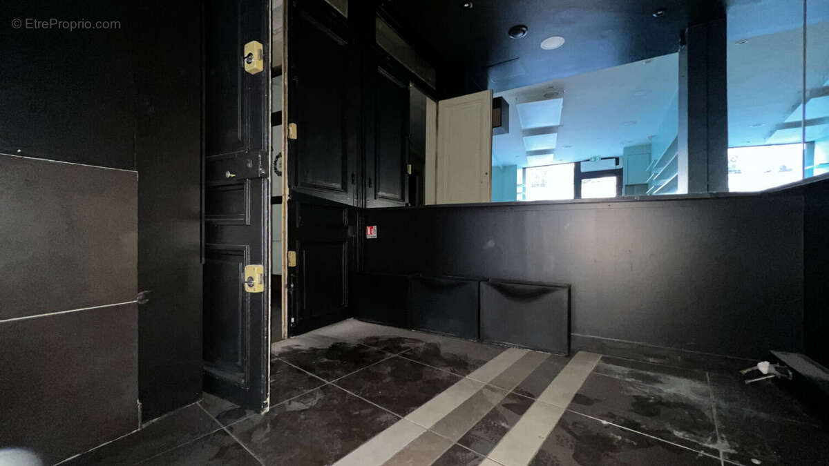 Commerce à PARIS-9E