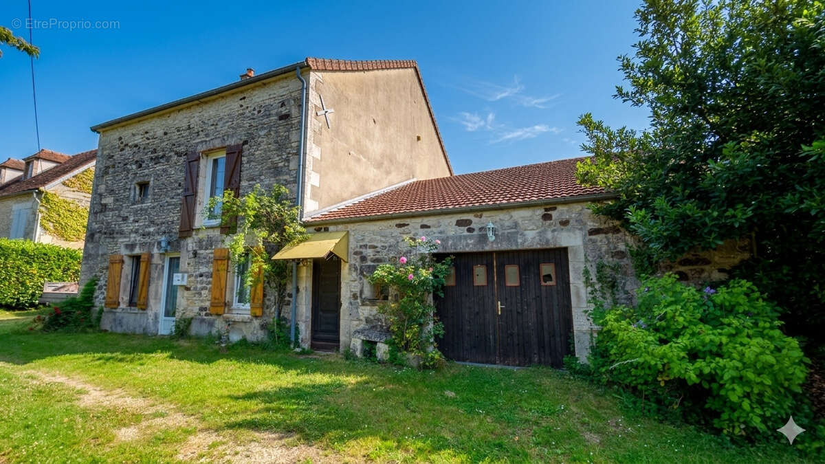 Maison à COURSON-LES-CARRIERES