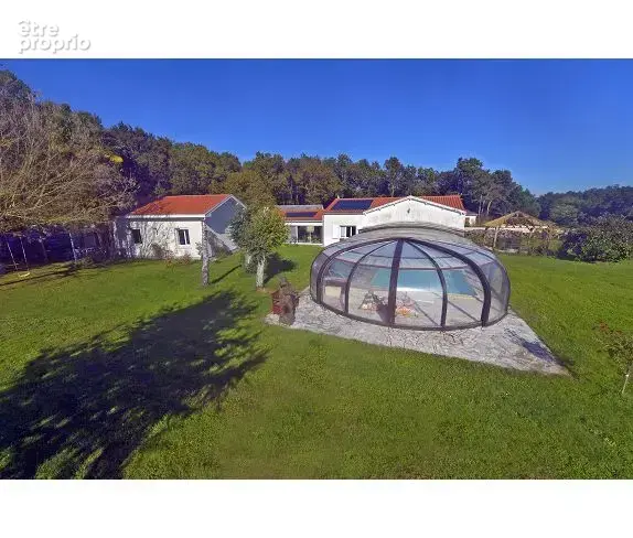 Maison 380 m² à Grezac  - photo 2