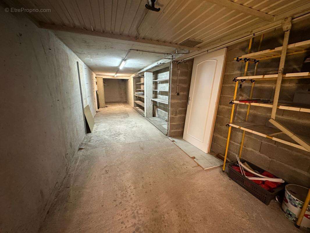 Autre à SAINT-MAUR-DES-FOSSES