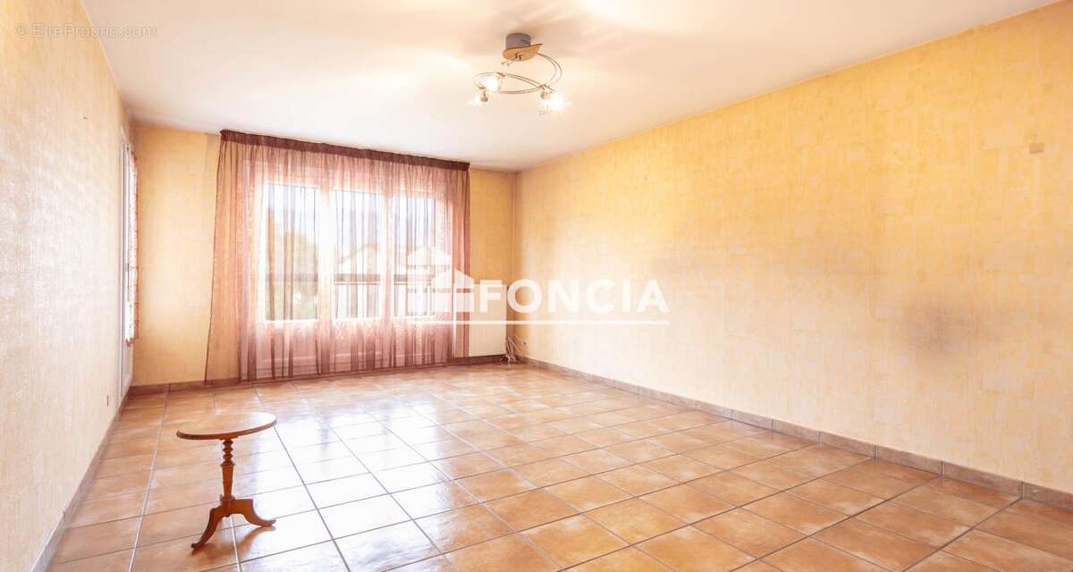 Appartement à SAINT-MARTIN-D'HERES