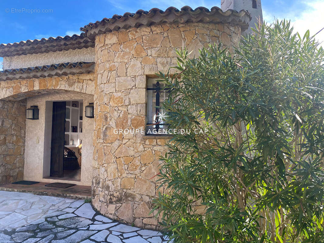 Maison à LES ISSAMBRES