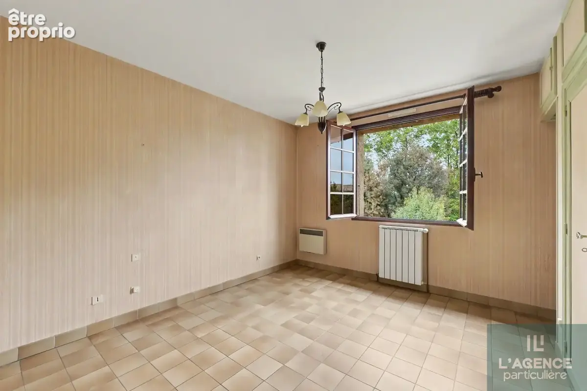 Maison T5 de 145 m2 avec comble de 152 m2 et sous-sol de 157 m2 sur un terrrain arboré de 2500 m2 - photo 11