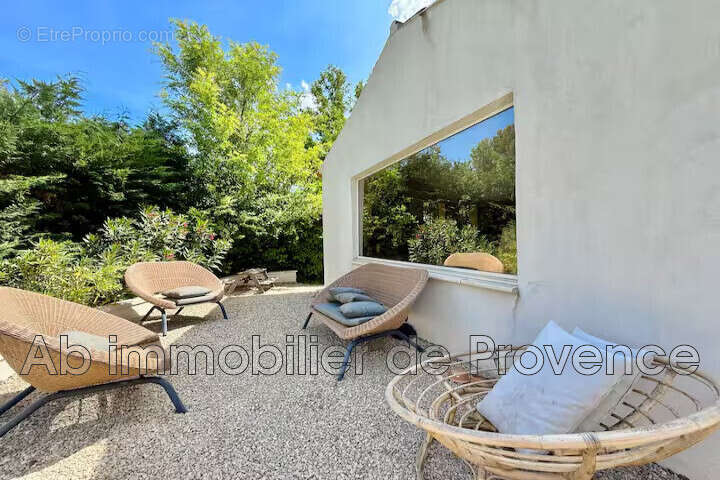 Maison 190 m² à Lauris  - photo 6