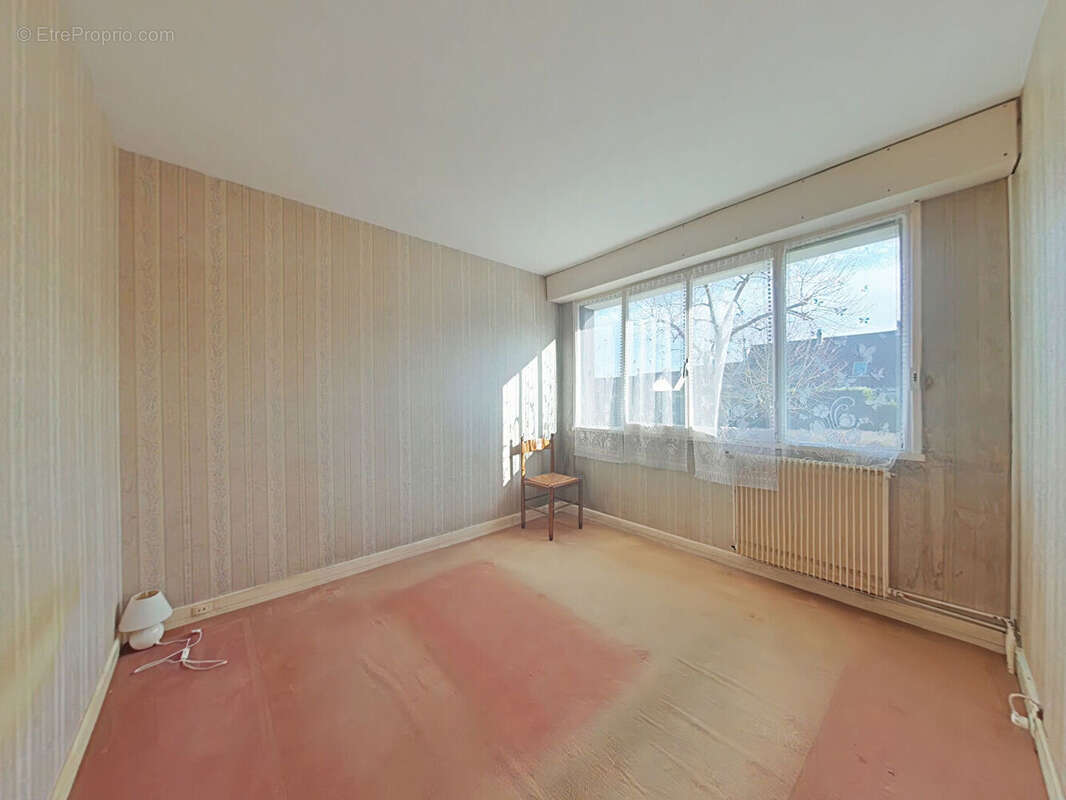 Appartement à LES CLAYES-SOUS-BOIS