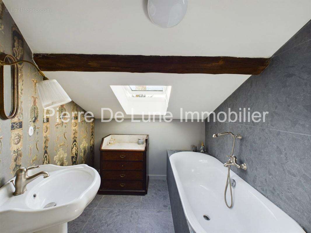 Maison à NEUVILLE-SUR-SAONE