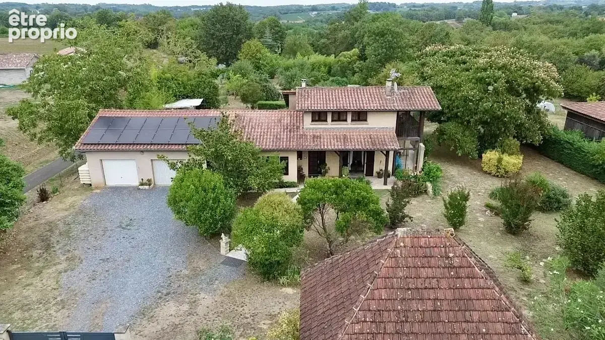 Maison T4 de 154m2 habitable avec double garage et terrain de 4 405m2 - photo 2