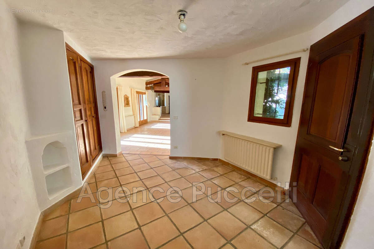 Maison à TOURRETTES-SUR-LOUP