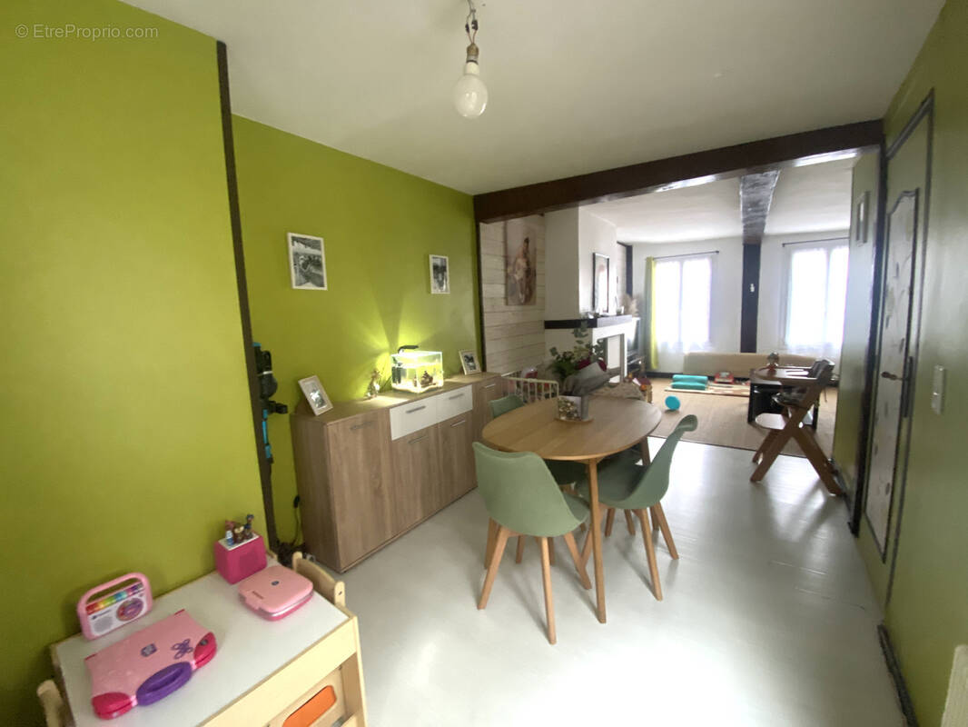 Immeuble situé dans le centre ville de AUMALE - photo 1