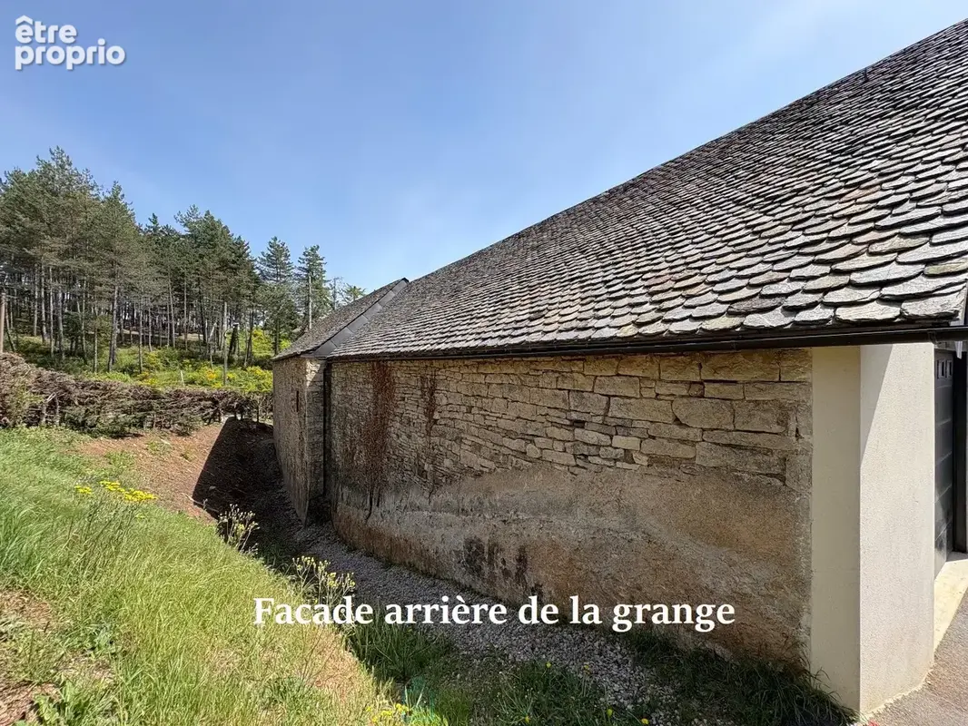 Propriété d'exception  274 m² habitables + 699 m² de dépendances et garages - photo 17