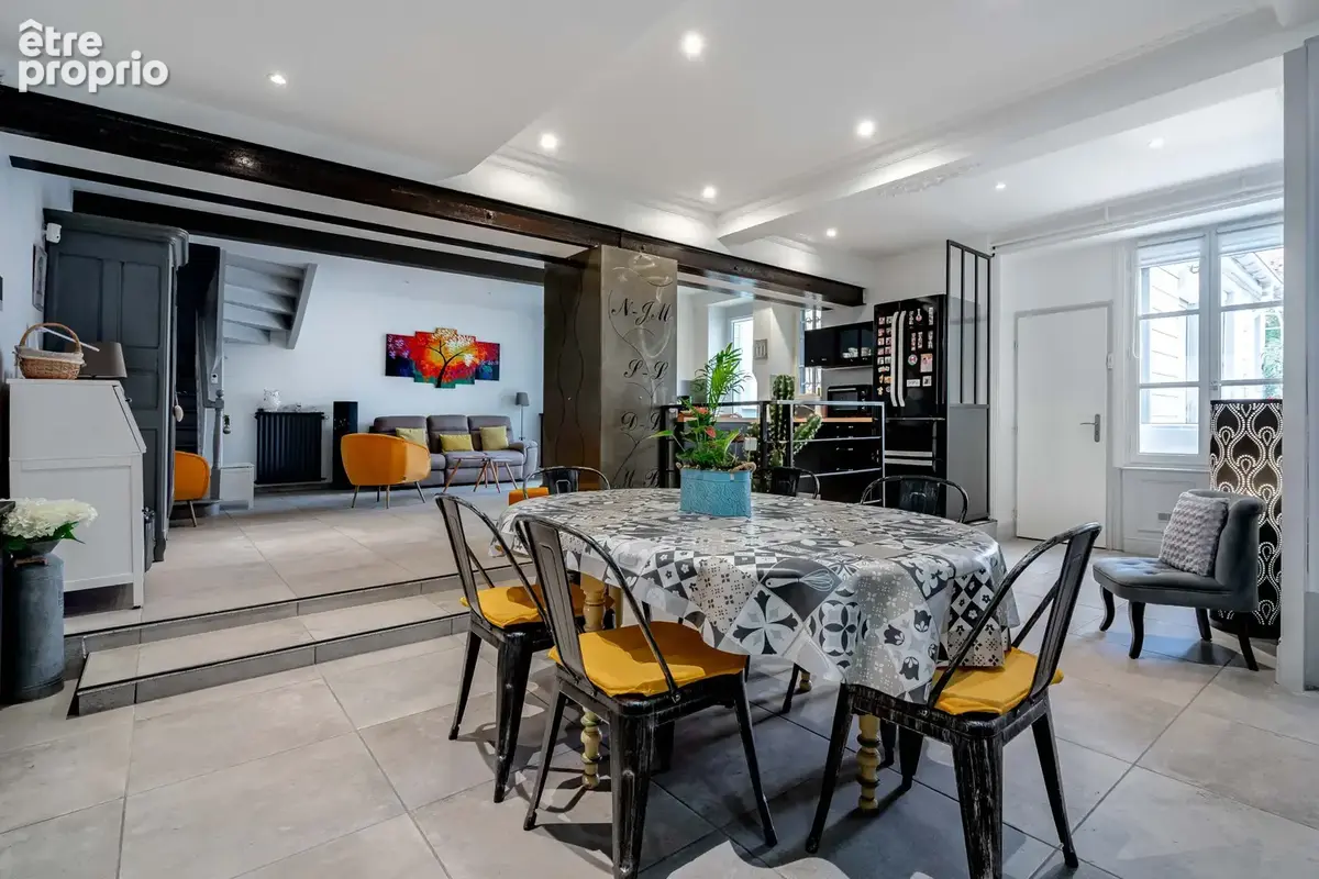 Maison de ville 10 pièces 320 m2 implantée sur sa parcelle de 494 m2 - photo 6