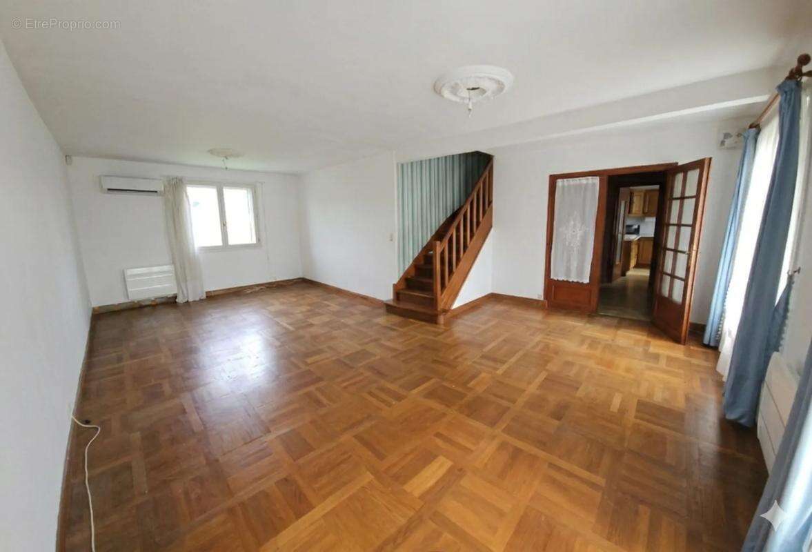 Maison à LONGPERRIER