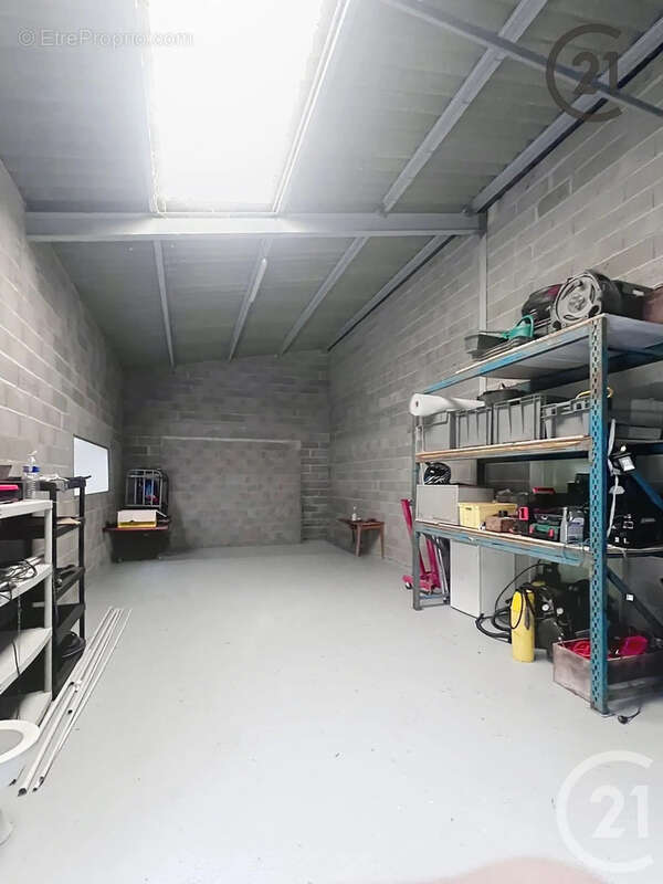 Parking à CHAMPS-SUR-YONNE