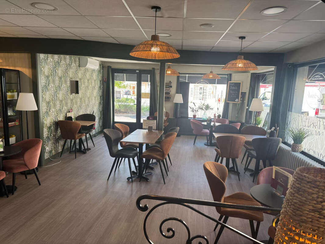 Autre à LA ROCHE-CHALAIS