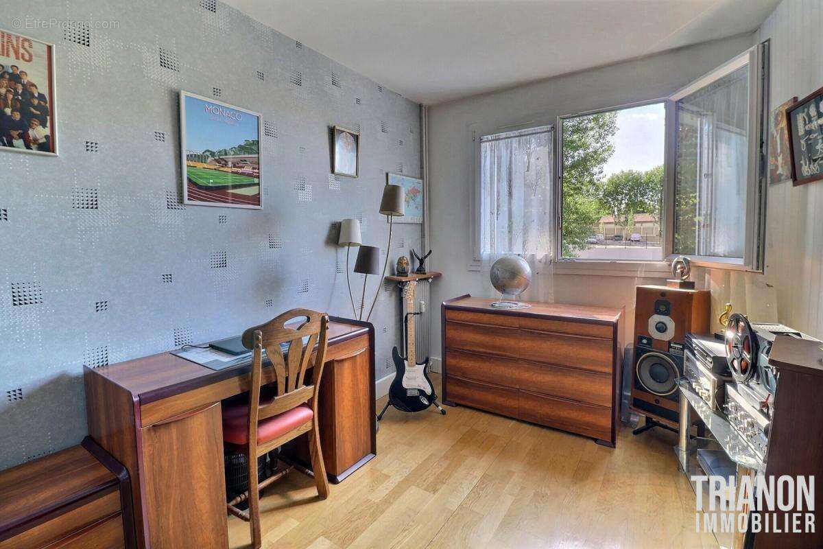 Appartement à LES CLAYES-SOUS-BOIS