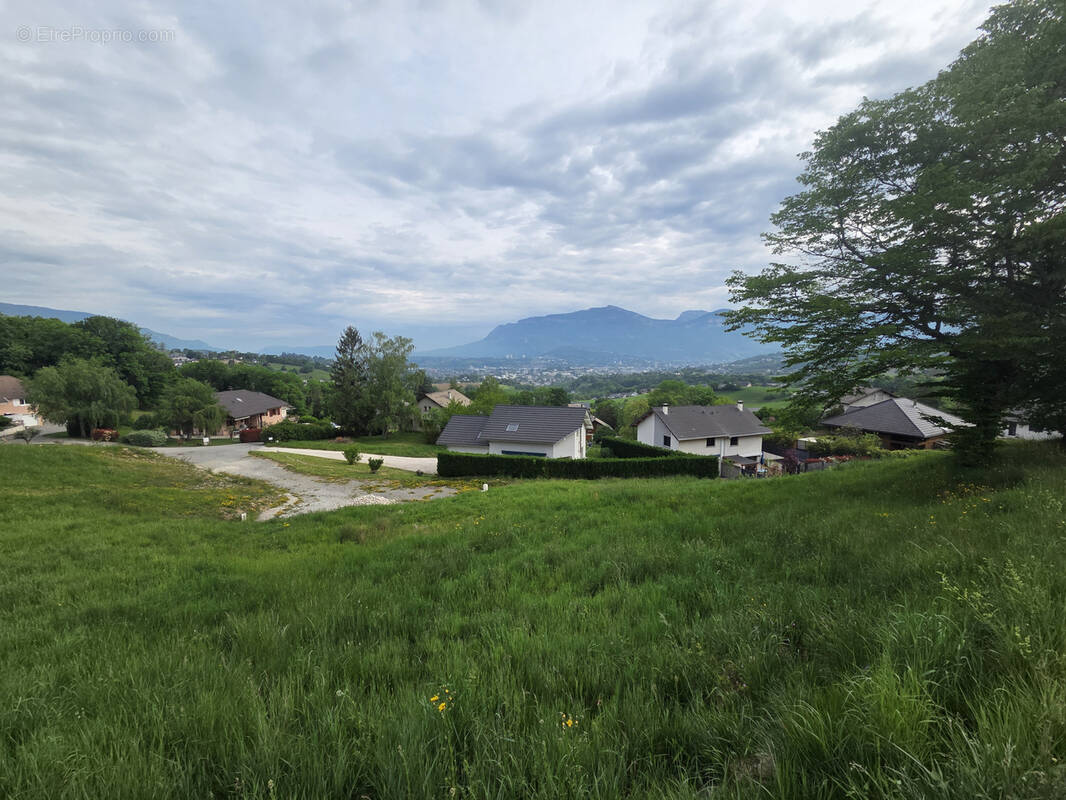 Terrain à SAINT-CASSIN