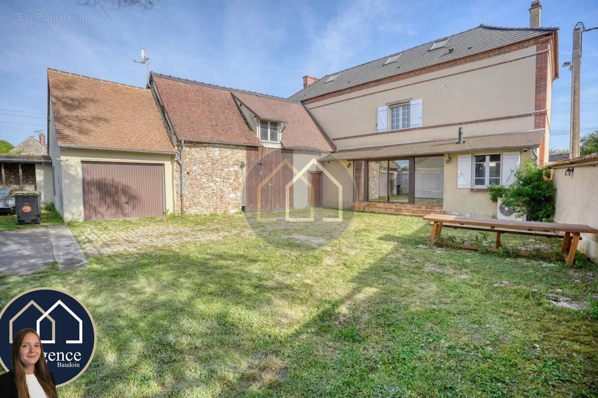 Maison à MARVILLE-MOUTIERS-BRULE