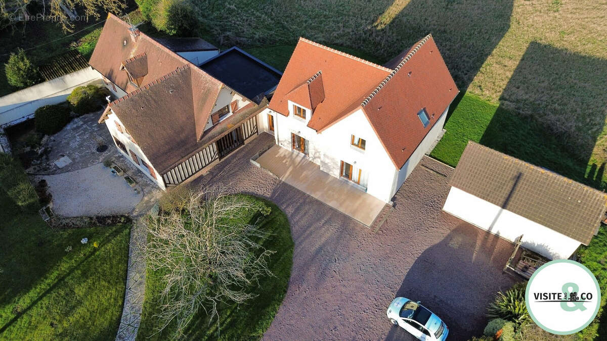 Maison à BREVILLE-LES-MONTS