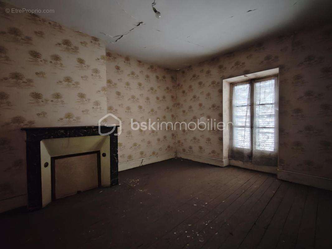 Maison de ville et grange à rénover entièrement - photo 8