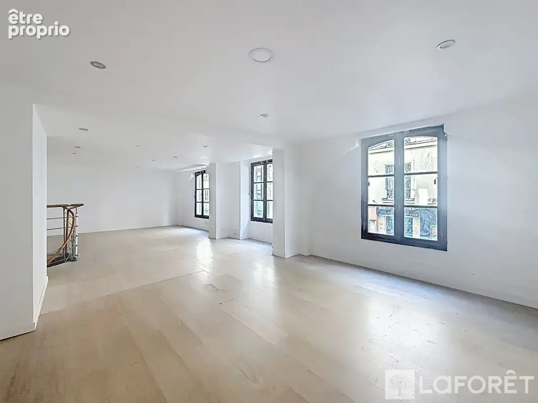 Paris 2 - local à usage mixte - commercialité - 77,5 m² sur deux niveaux - photo 4