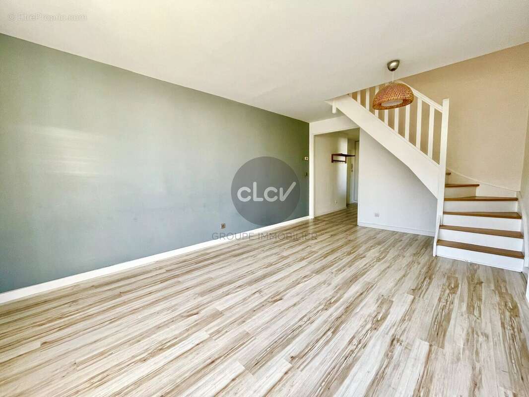 Maison sur le toit / Duplex Dernier étage avec Terrasse / La Soie 69120 Vaulx en Velin - photo 5