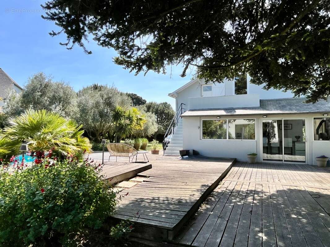 Ensemble immobilier dans quartier résidentiel ! - photo 2