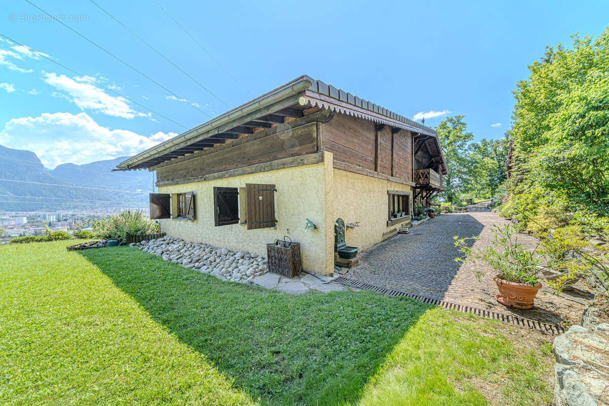 Chalet d’exception 8 pieces   350 m2 sur terrain  5000 m2  chatillon-sur-cluses - photo 5