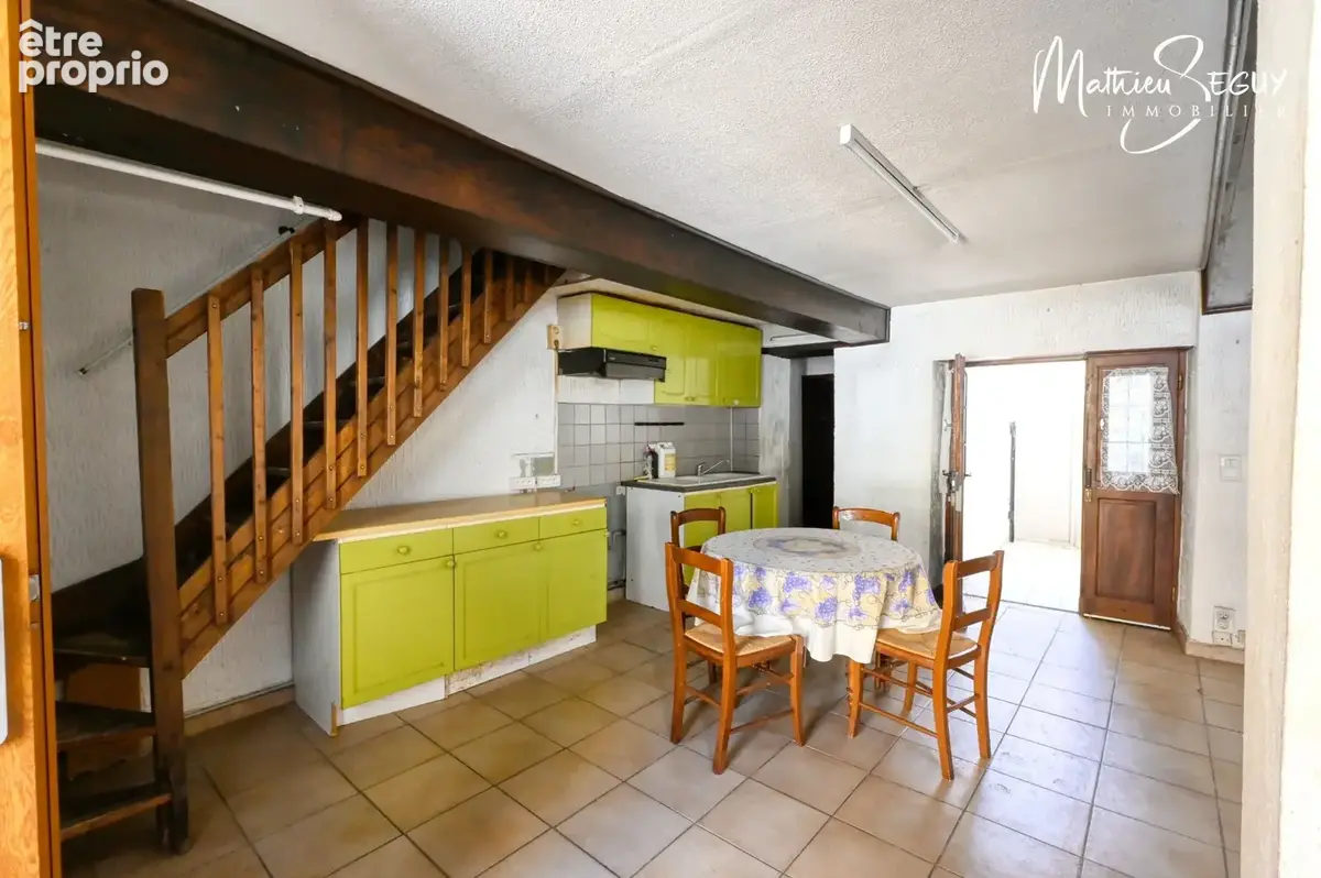 SAINT GENIS LAVAL - Maison de village avec courette - photo 4