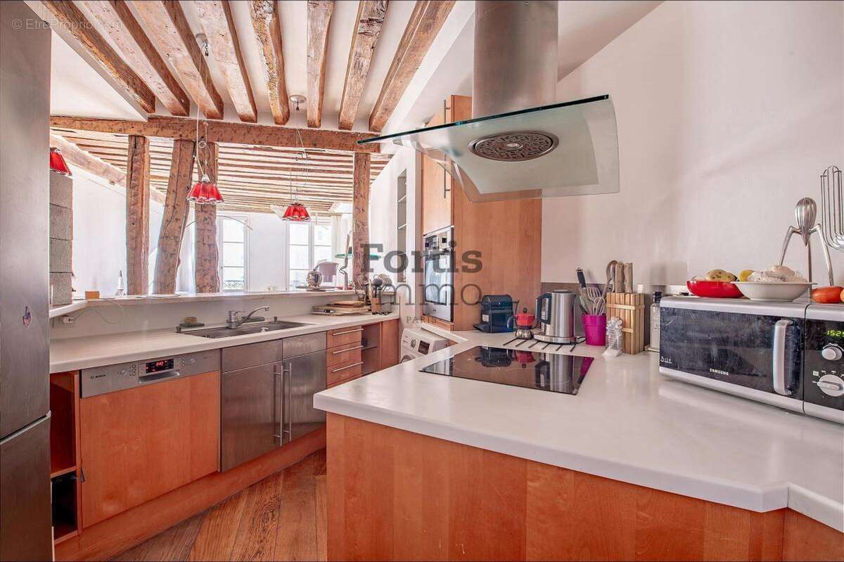 Appartement à PARIS-1E