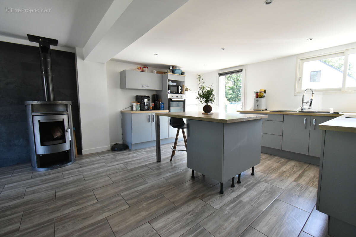 Maison à LA CHAPELLE-DES-MARAIS