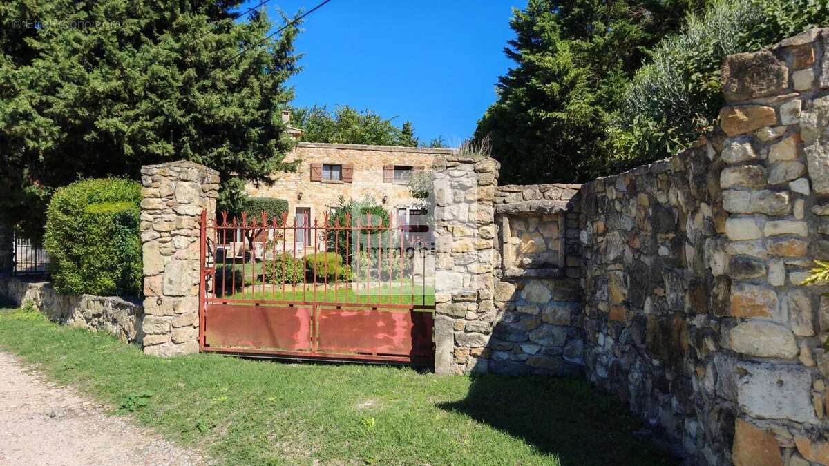 Maison à CAMARET-SUR-AIGUES