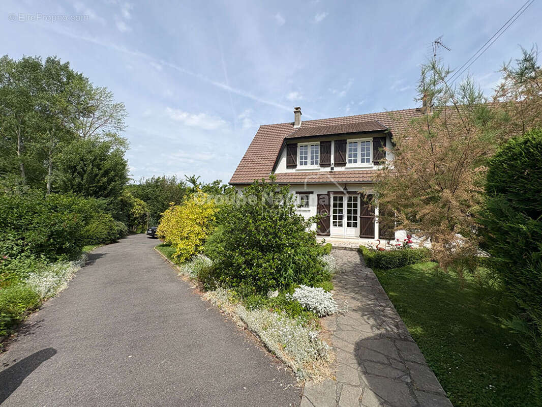 Maison à SAINTE-GENEVIEVE