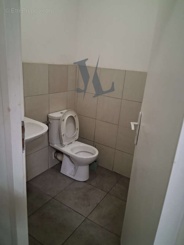 Commerce à PORTES-LES-VALENCE