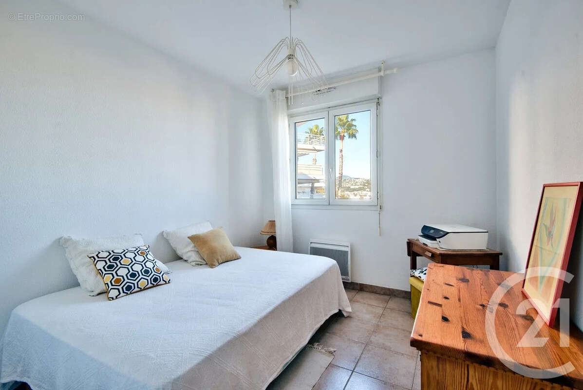 Appartement à SAINT-LAURENT-DU-VAR