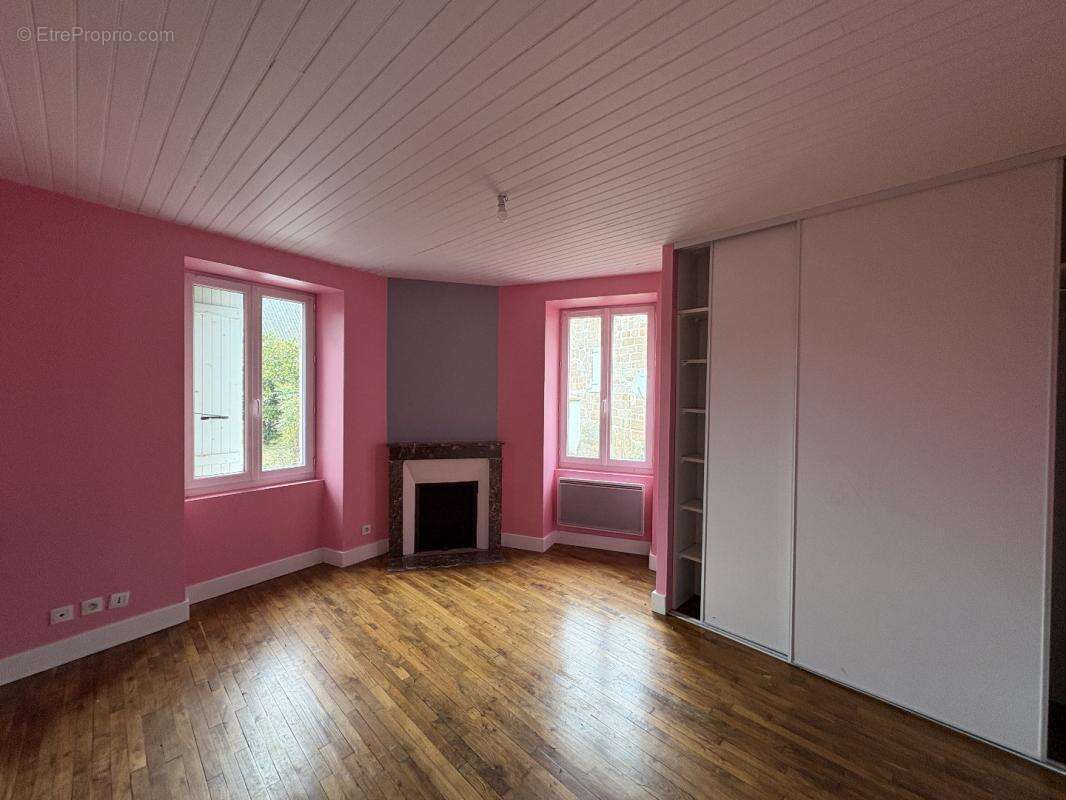 Maison à SAINT-AULAIRE