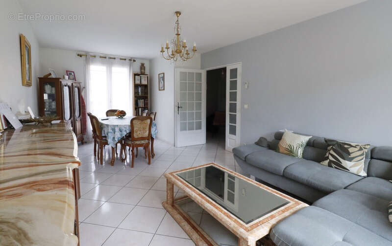 Dpt Bouches du Rhône (13), à vendre  maison P6 environ 90 m² avec jardin - photo 2