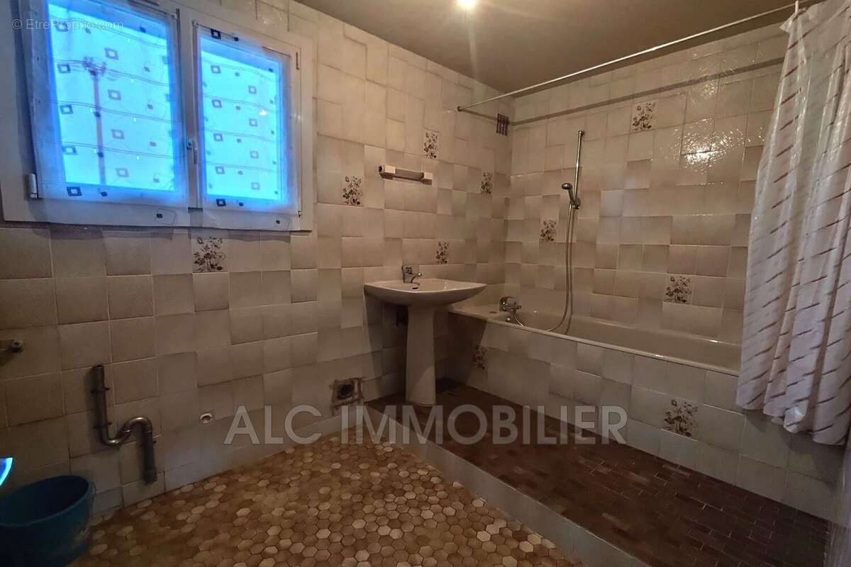 Maison 125 m² à Saint-Aubin-De-Locquenay  - photo 7