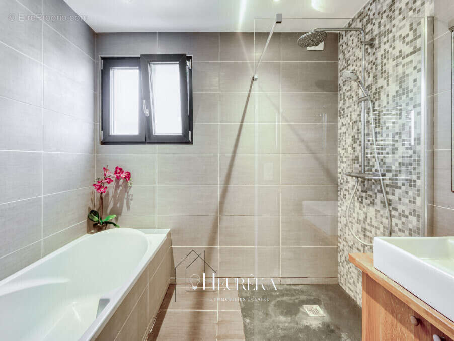 Maison à SAINT-MAUR-DES-FOSSES